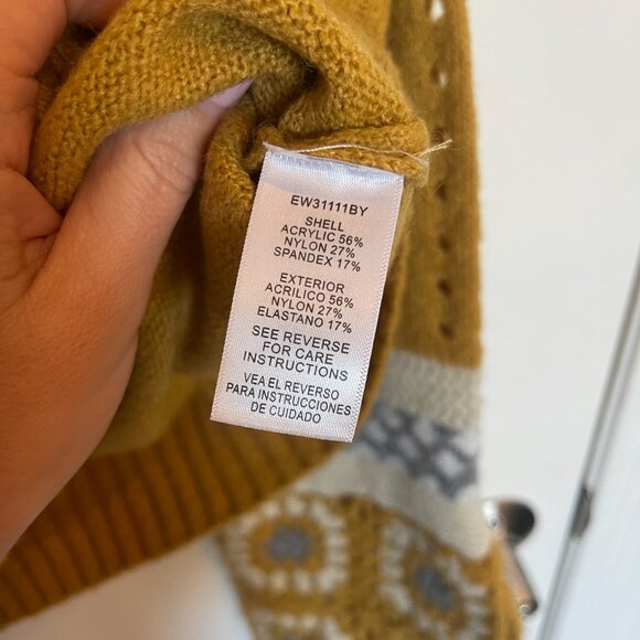 En Crème Gold Crochet Sleeve Turtleneck Sweater - S/M - Picture 8 of 9